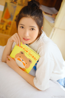 男秘书被C摁办公H跪趴